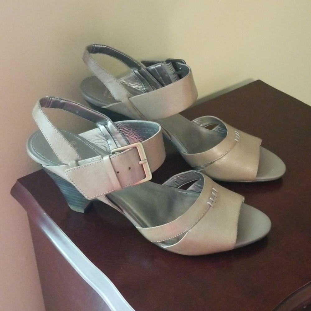 Circa Joan&David taupe Heels